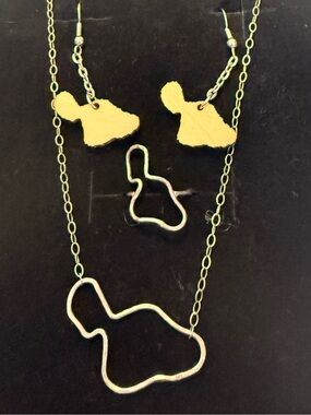NWOT (Never Worn) Handmade Gold Silhouette of Maui Hawaii + Wooden Earrings Set